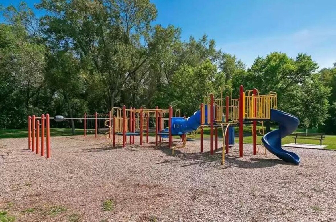 Building Photo - 2042 Louisiana Ave S