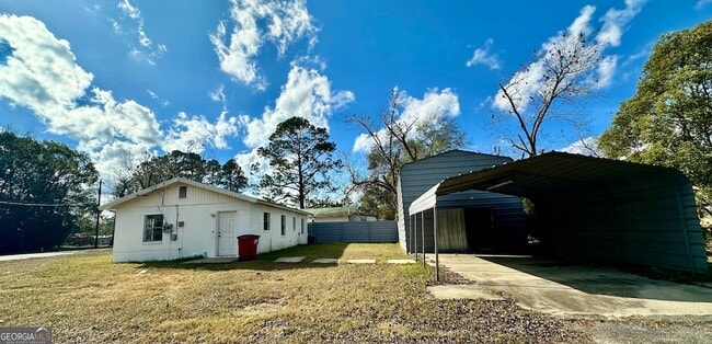 Building Photo - 526 Ware St