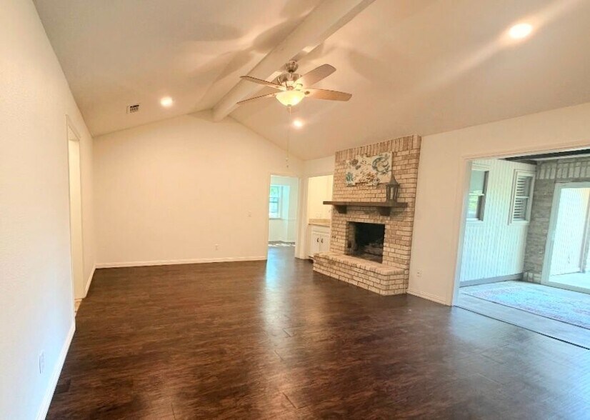 Building Photo - 3433 Lynbrook Dr