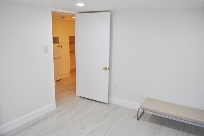 Building Photo - Georgetown near GT Medstar Hospital, Chic Rowhouse 5br/3Ba w/Yard, Deck, Parking