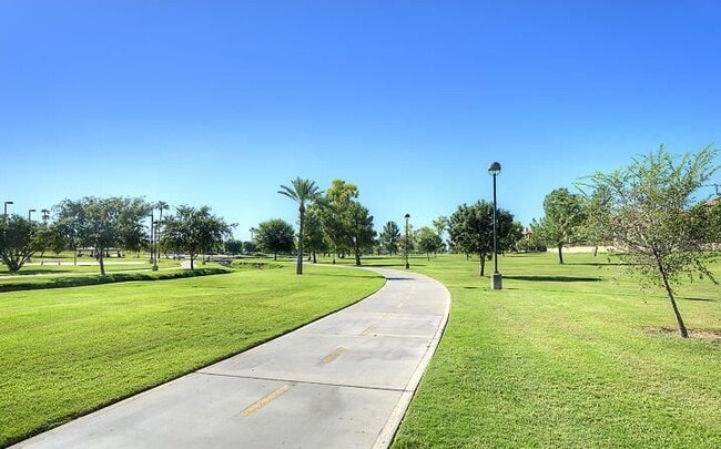 Building Photo - 1211 N Miller Rd