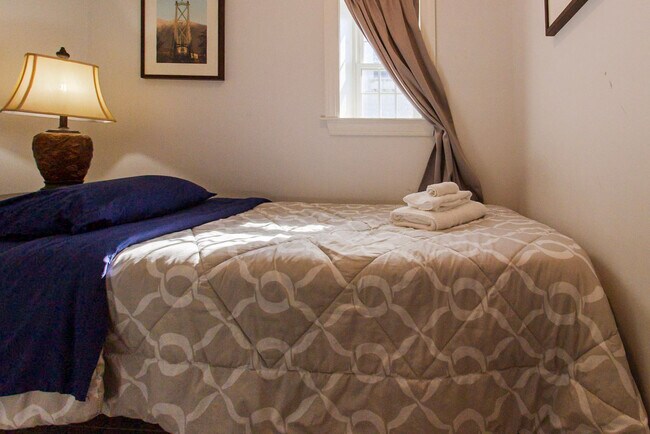 Building Photo - 717 Lancaster Ave