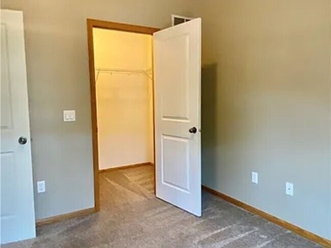 Building Photo - 3005 SW Sharmin Ln
