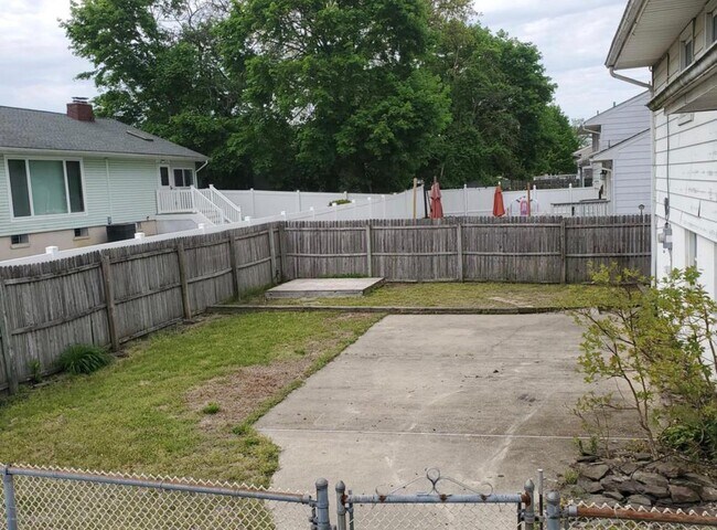 Building Photo - 524 Hollywood Ave