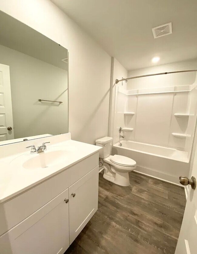 Building Photo - 4 Bed 3 Bath Single Family Home