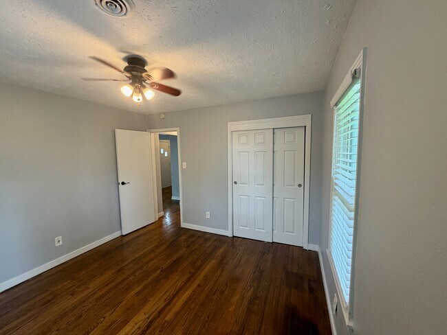 Building Photo - 416 W Wenger Rd
