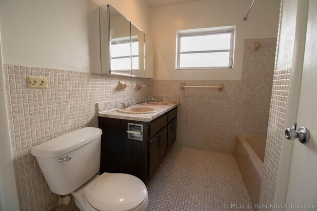 Building Photo - 1501 Himmarshee St
