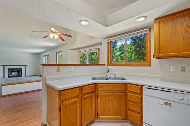 Building Photo - 718 Justice Dr