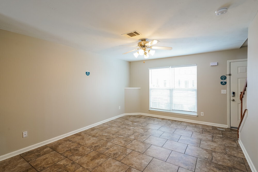 Building Photo - 8013 Logan Dr