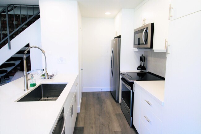 Building Photo - 72577 Edgehill Dr