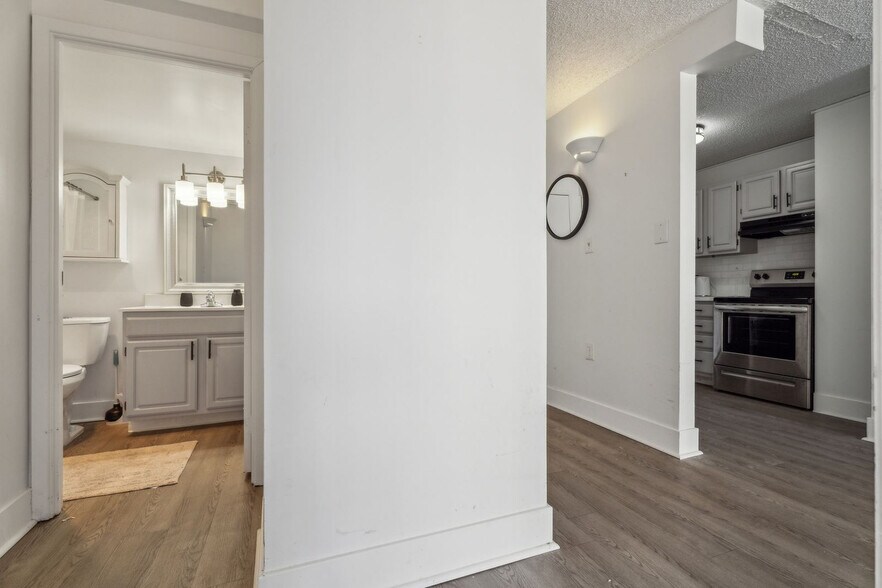 Building Photo - 1711 Bellevue Ave