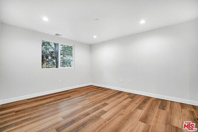 Building Photo - Saticoy Villas