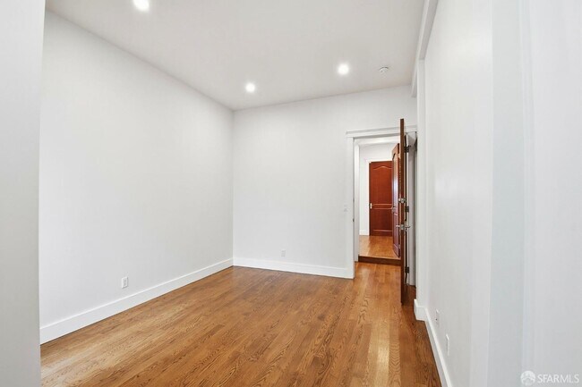 Building Photo - 526 Silver Ave