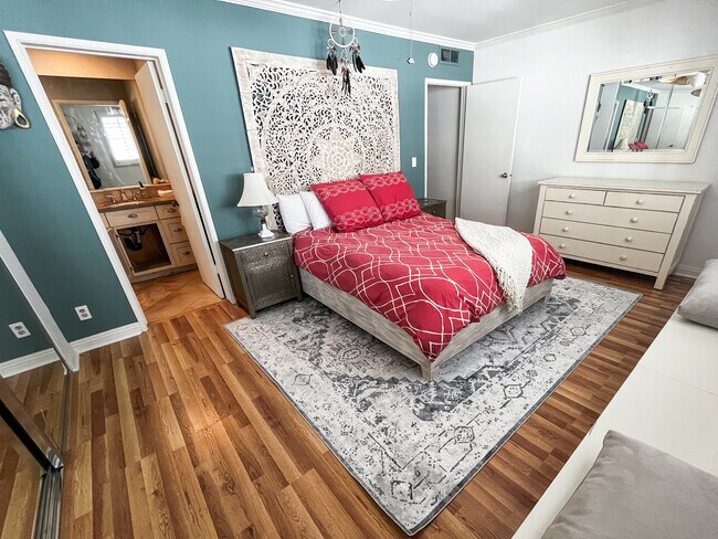 Building Photo - 700 Westmount Dr