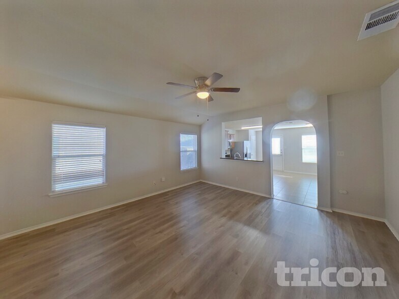 Building Photo - 336 Carlyle St