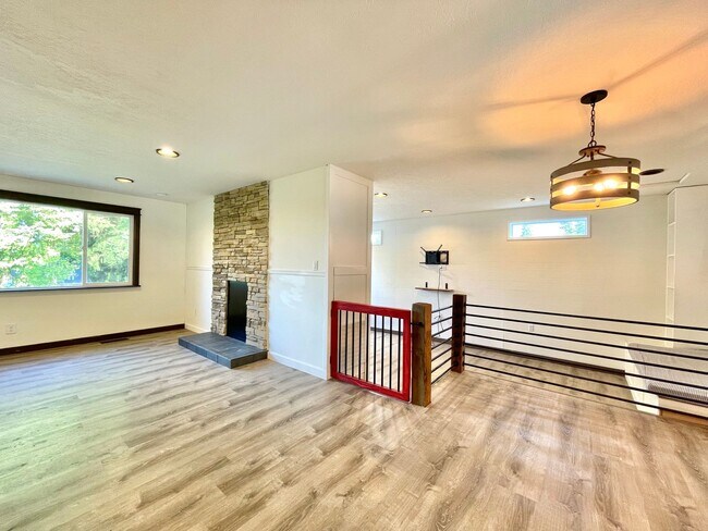 Building Photo - 17606 33rd Pl W