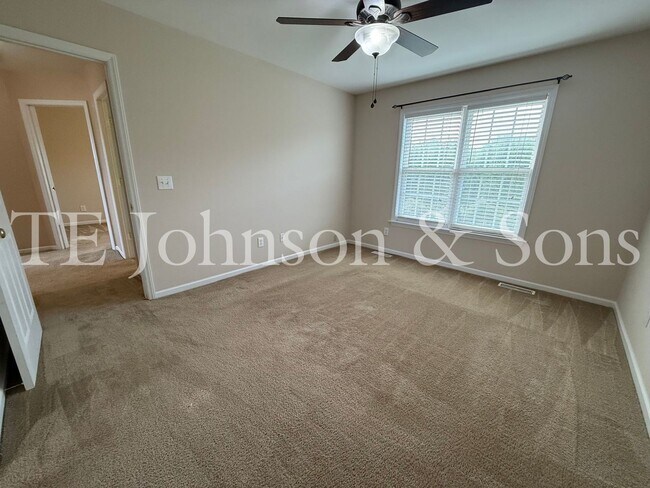 Building Photo - Charming 3-Bedroom Home with Modern Comfor...