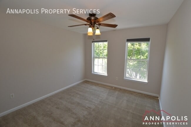 Building Photo - 122 Farmbrook Ln