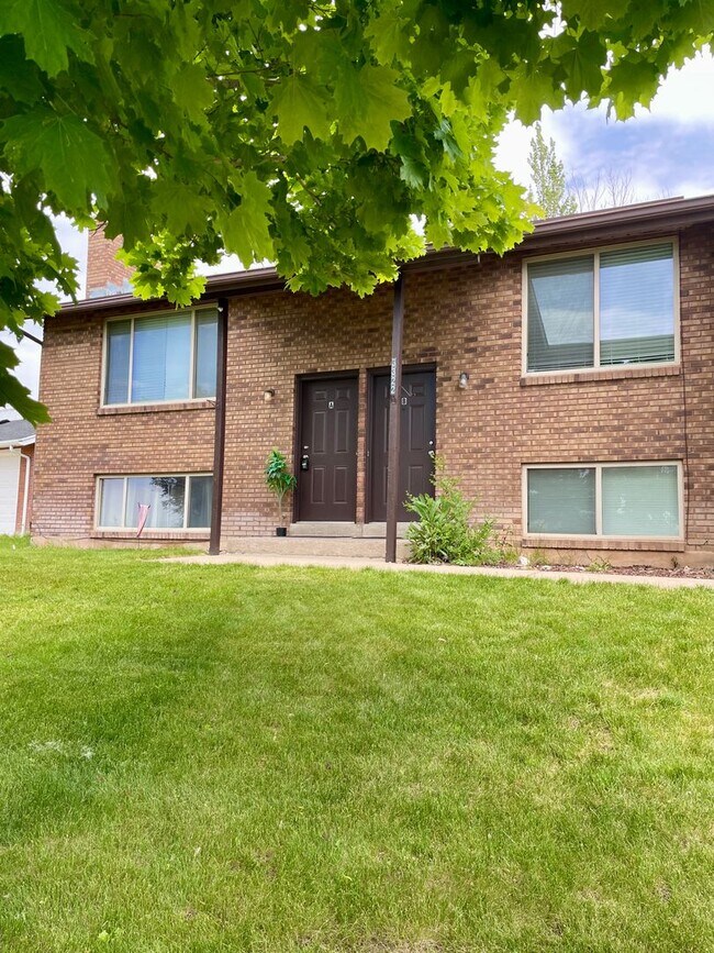 Primary Photo - 3322 N Fairfield Rd