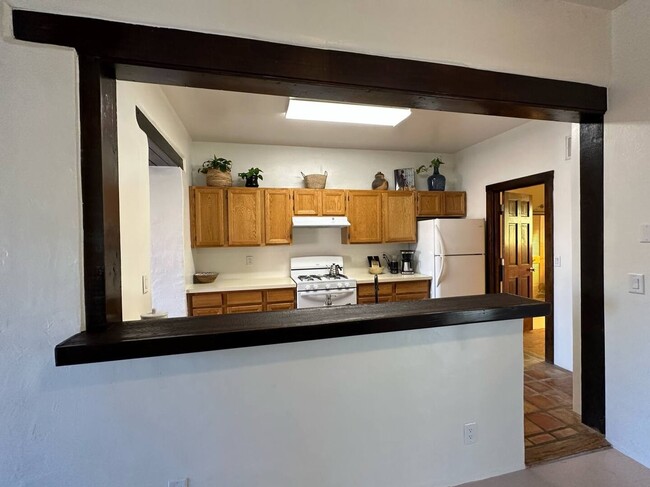 Building Photo - Historic Barrio Home Downtown Tucson