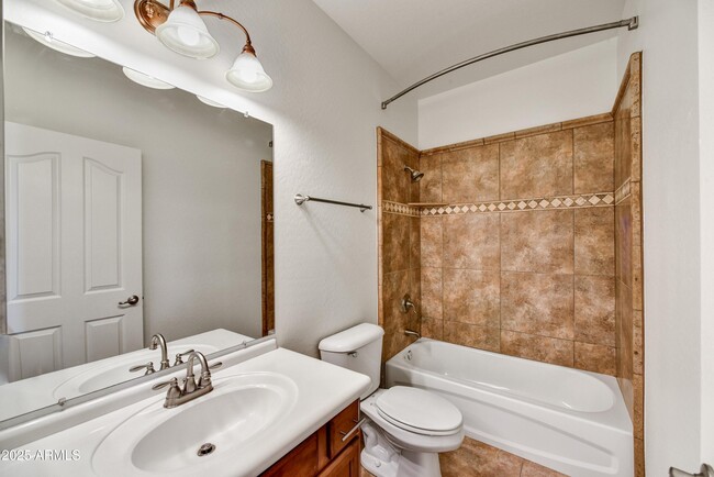 Building Photo - 3805 E Earll Dr
