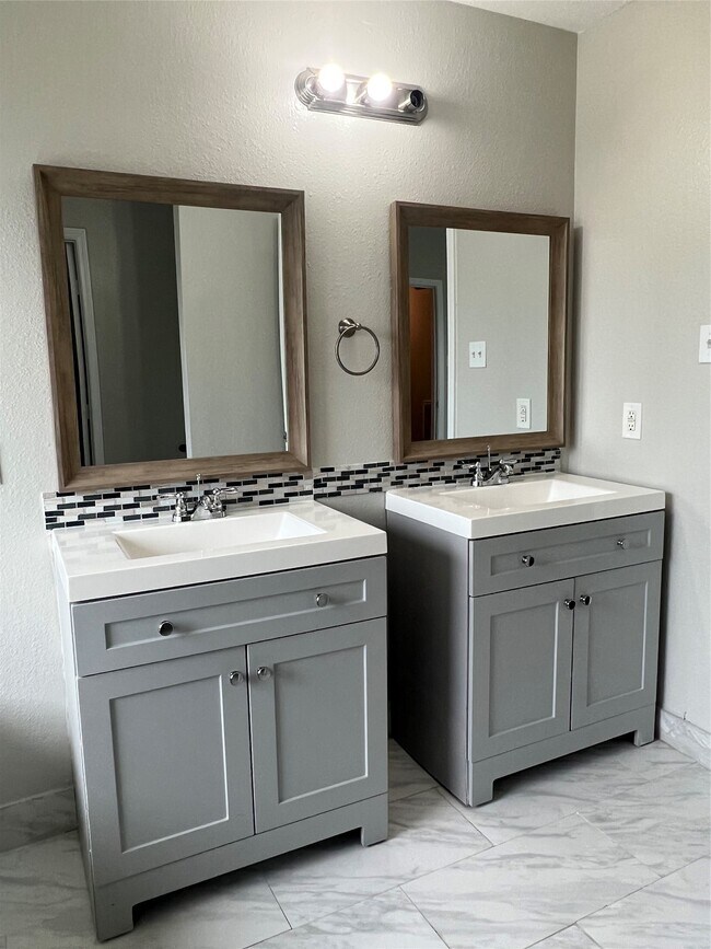 Building Photo - 12035 Duane St