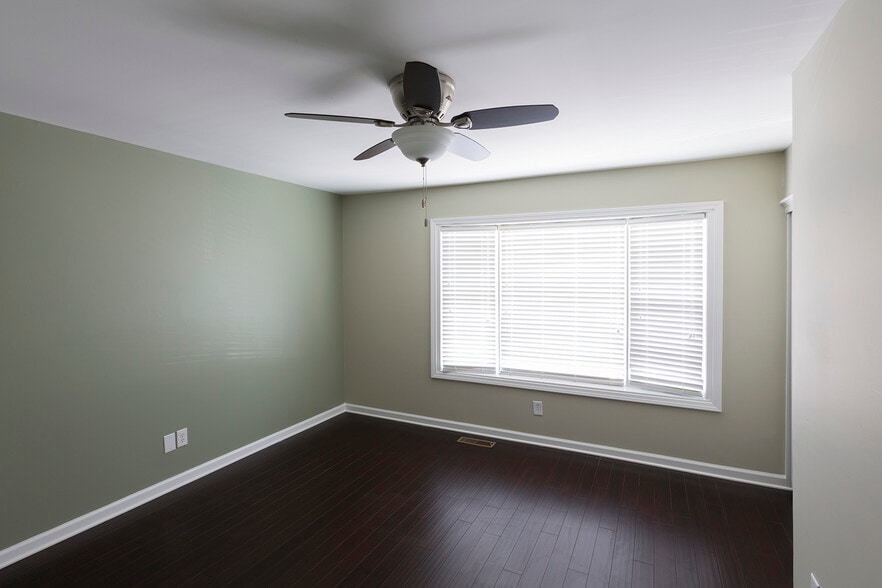 Building Photo - 3000 Golden Rd