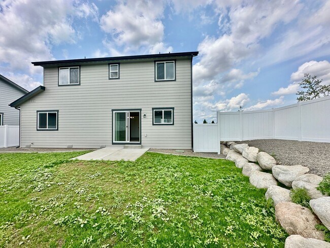 Building Photo - Newly Built 4-Bedroom Home | Chef’s Kitche...