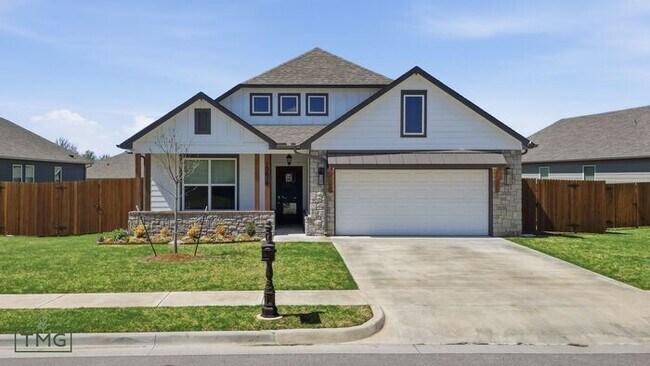 Building Photo - Lawn Care Included! 4/2.5/2 Owasso!