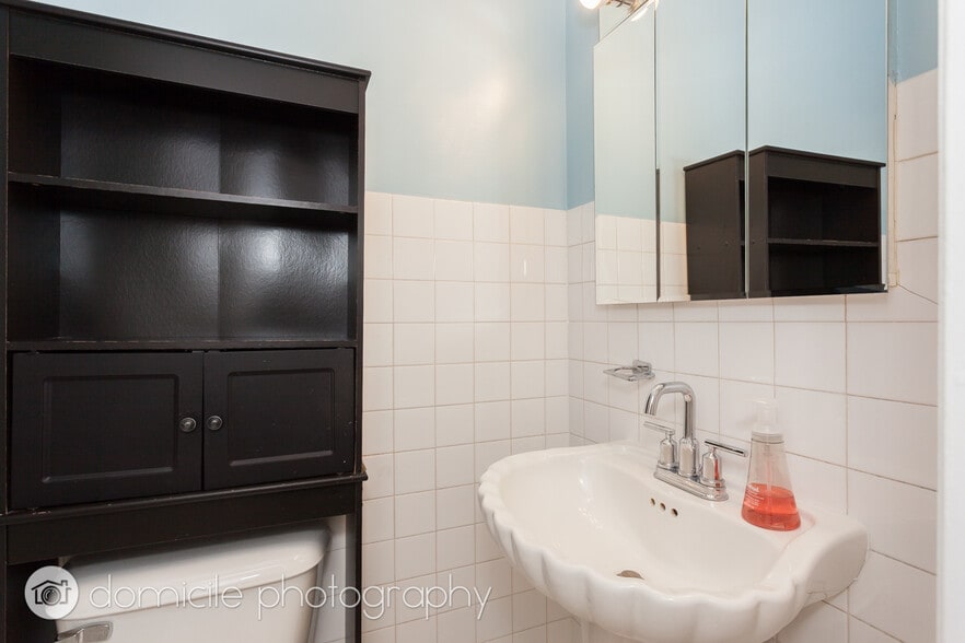 Building Photo - 2204 N Clybourn Ave