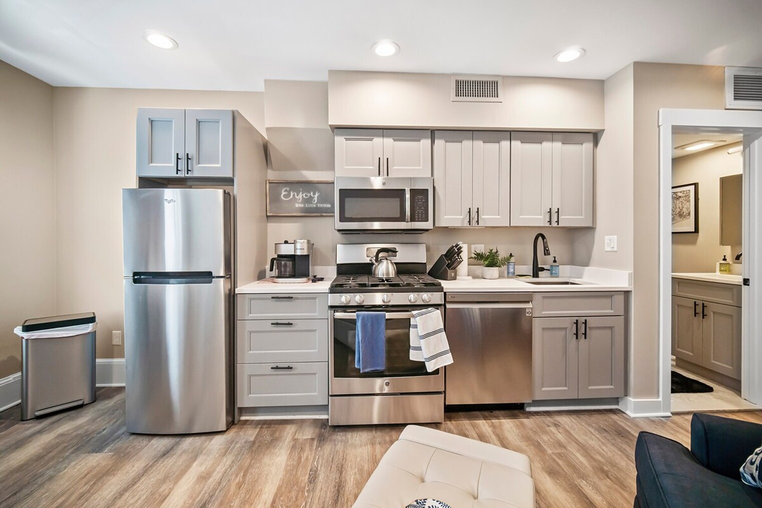 Building Photo - 472 Commercial St