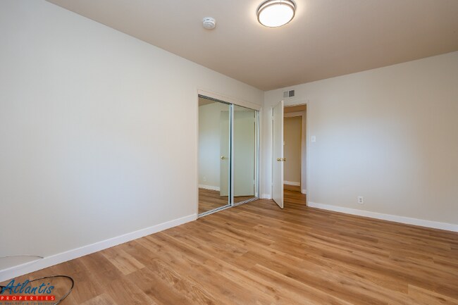 Building Photo - 642 Blythe Ct