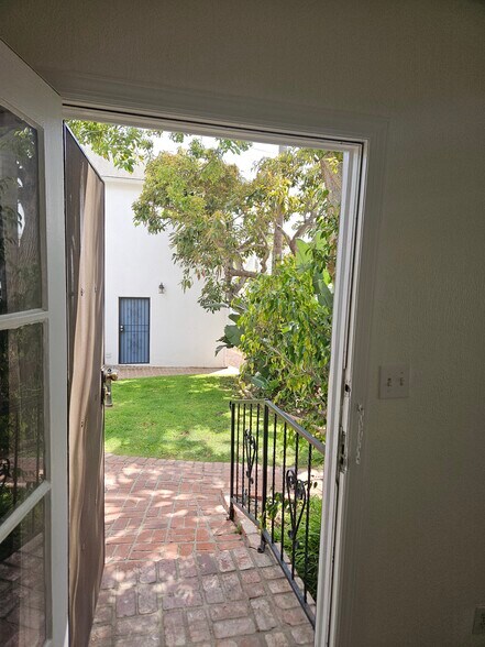 view outside from front door - 1033 Aviation Blvd