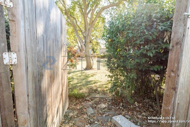 Building Photo - 5912 Laguna Villa Way