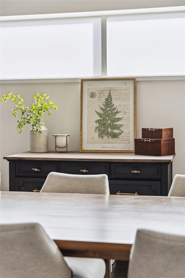 Building Photo - 306 W Pierce St