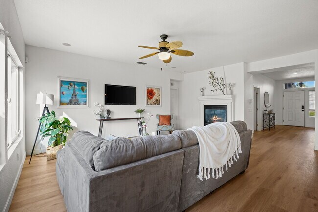 Building Photo - Charming 3-Bedroom Home with Pool