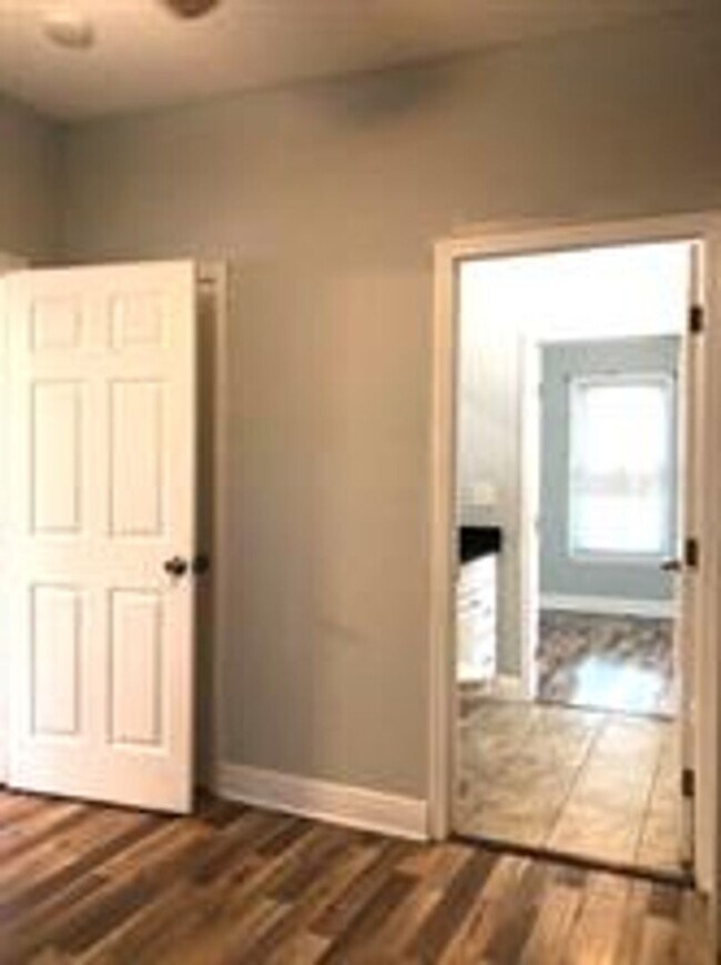 Building Photo - 2 Bedroom / 2 Bath Bungalow in Sanford's Historic District!