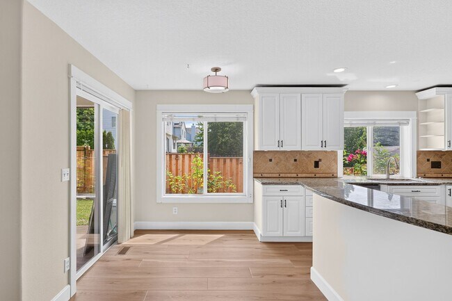 Building Photo - Beautifully Refreshed Clackamas Home with Bright Interiors & Private Backyard Retreat