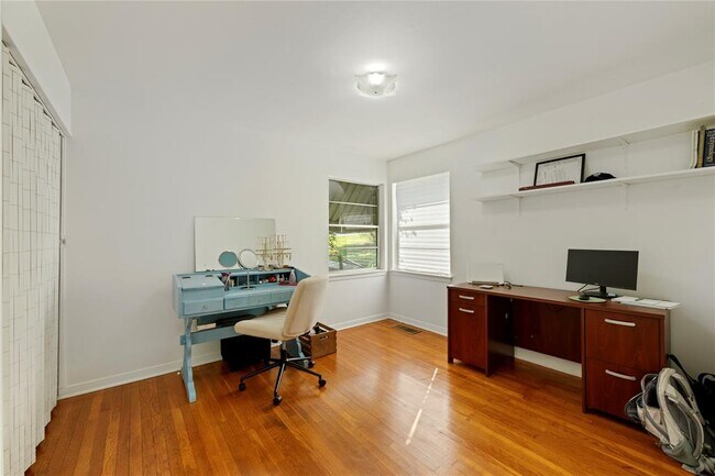 Building Photo - 402 Philco Dr