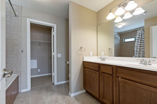 Building Photo - 6126 S Jolie Ct