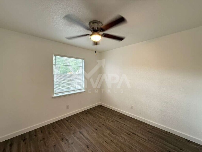 Building Photo - 6407 Greencastle Dr