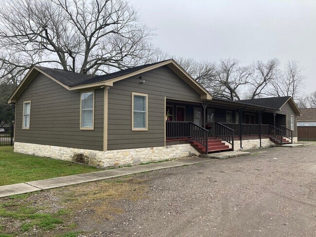 Primary Photo - 4440 Vivian Rd