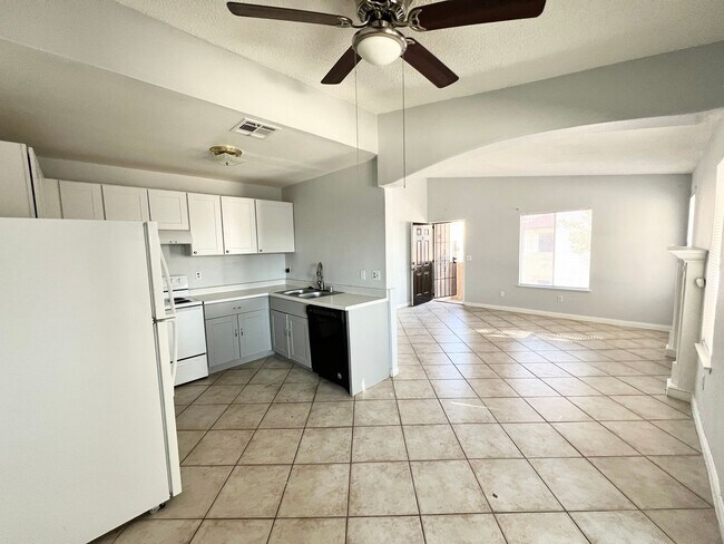 Building Photo - 5096 Spencer St