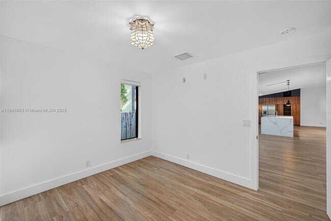 Building Photo - 1511 SW 30th Pl