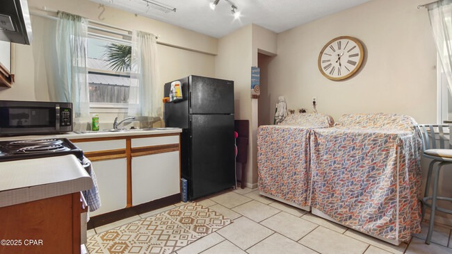 Building Photo - 513 Lantana St