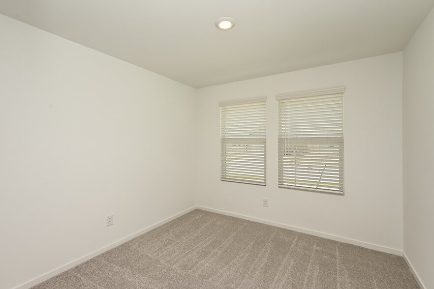 Building Photo - 2213 La Vis Ln