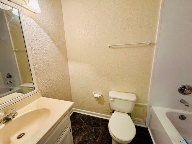 Building Photo - 13900 SW Wyandotte Dr