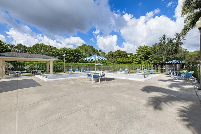 Building Photo - 428 Lakeview Dr