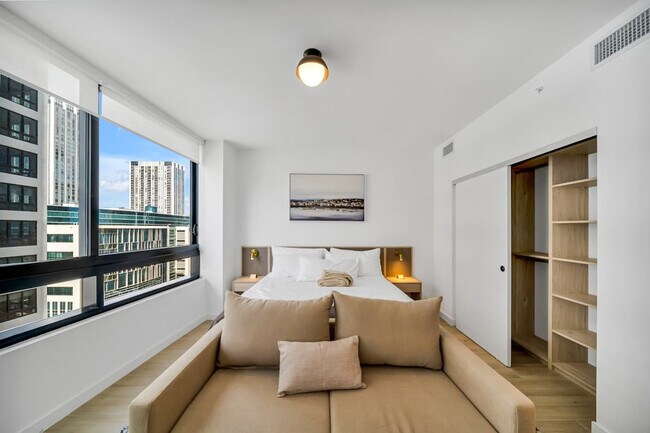 Building Photo - 225 N Miami Ave