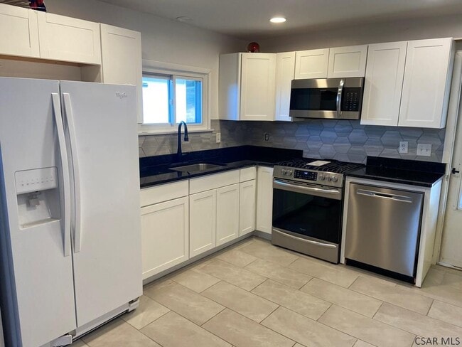 Building Photo - 129 Hawthorne St